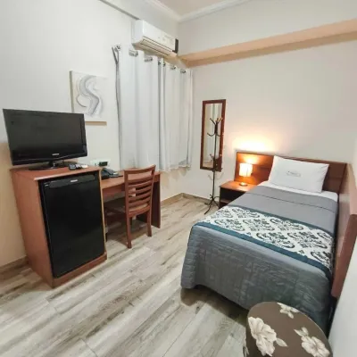 Hotel Valparaíso - Metrô Paraíso e 800m da Av Paulista アクリマソン公園周辺のホテル