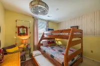 Beautiful Waterfront Townhouse w/ Perfect Location, Fireplace & Wifi - 4-Star