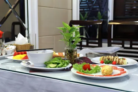 Holiday Suites Hotel & Spa