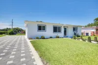 Close to Hard Rock Stadium! Group Getaway w/ Yard - Country Houses