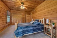 Cozy lakehouse retreat w/kayaks, high speed Wi-Fi, and pet friendly!