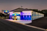 Days Inn by Wyndham la Crosse - 2 ดาว