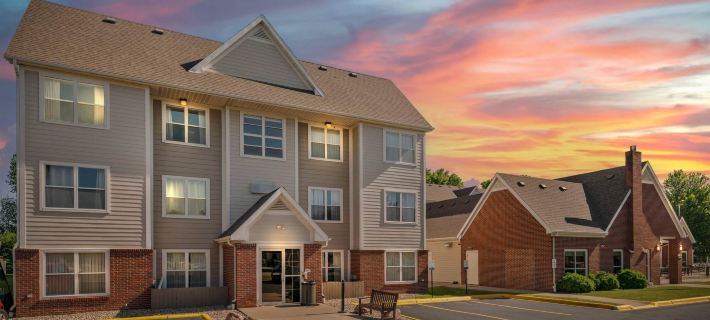 MainStay Suites Appleton Airport - Fox River Mall Area Hotels in Outagamie County
