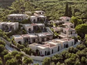 Pierros Verde Private Suites
