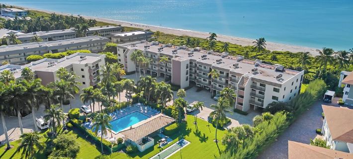 Sanibel Beachfront Luxury Condo Full Gulf View! 3Br, 2 BA! Covered Prkg! Sports! Hotels in Sanibel