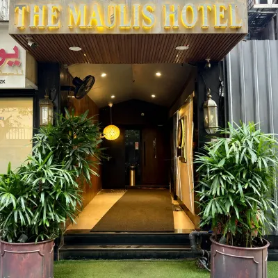 The Majlis Hotel Colaba Mumbai Hotels near كولابا كوزواى