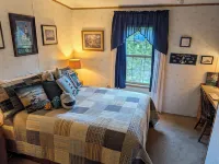 Cozy Aspen Cabin with Private Hot Tub nestled in the Central Black Hills - Chalets