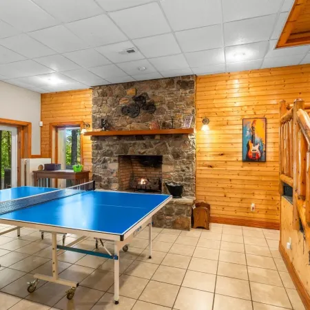 Luxury 8BR Mountain Lodge Hot Tub Fire Pit