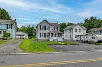 Fall Retreat : 1 Mi Cayuga Lake : Gym & Fire Pit - 2-Star