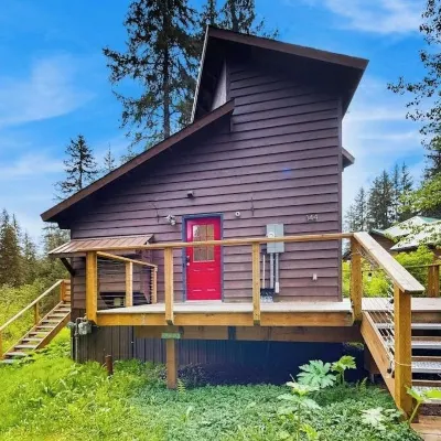 Modern Girdwood Cabin w/ Tall Ceilings & Views Hotels near Chair 6