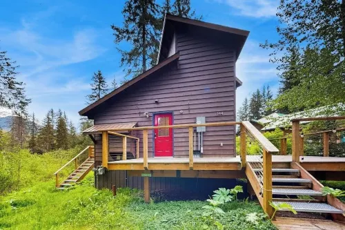 Modern Girdwood Cabin w/ Tall Ceilings & Views - Wifi