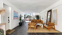 Carbon & Coast by Avantstay Beachfront 2BR + Shared Pool & Spa On the Sand - 3-Star