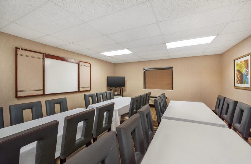 Comfort Inn & Suites Butler photo 5