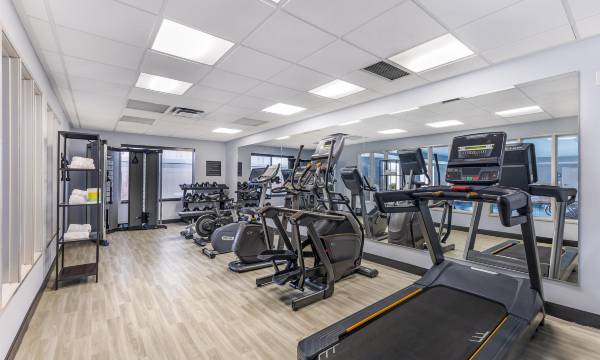 Best Western Plus Airport Inn Suites