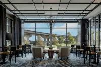 Omaha Marriott Downtown at the Capitol District - Airport Shuttle