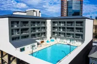 Courtyard by Marriott Nashville Vanderbilt/West End - สระว่ายน้ำบนดาดฟ้า