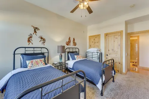1 Mi to Skiing: Mtn-view Condo in Angel Fire! - 4 stjerner