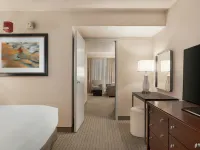 Embassy Suites by Hilton Cincinnati RiverCenter Hotels near Skystar Wheel