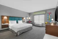 Hampton Inn & Suites by Hilton Bakersfield Central - 2-Star