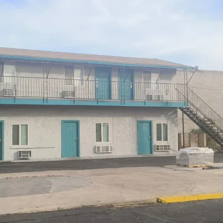 Motel 7 By OYO Near Phoenix Airport Các khách sạn ở Mesa