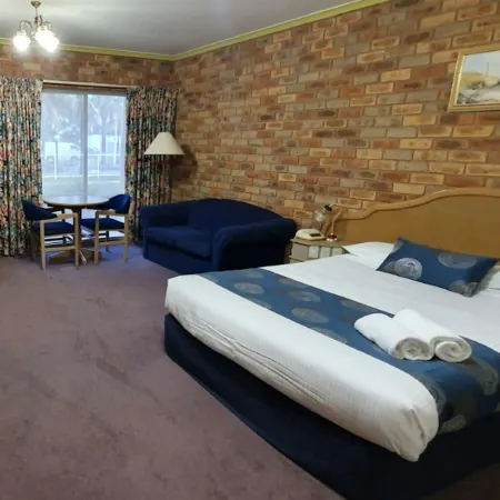 Pines Country Club Motor Inn Hotels in Shepparton