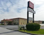 Red Roof Inn Chambersburg - parking