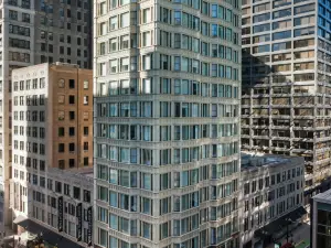 Staypineapple, An Iconic Hotel, the Loop Chicago