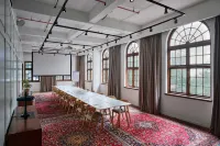 Gorgeous George by Design Hotels ™ - parcheggio