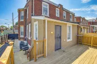 Colorful & Convenient Darby Apt, 7 Mi to Stadiums! - Apartments