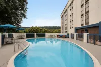 Hampton Inn Bristol - Pools