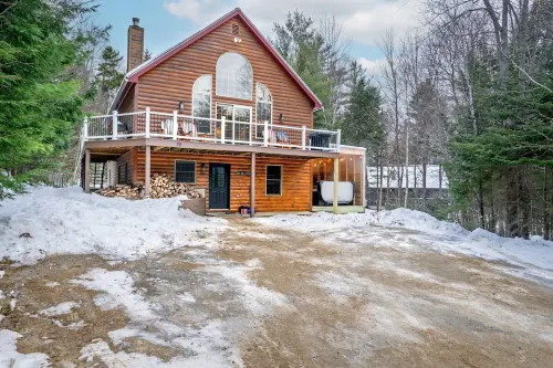 15 Guest Chalet with Sauna and Hot Tub - Bunk Room - 4 minutes to Sunday River - Alppimaja
