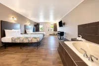 Crestview Inn Branson West by Silver Dollar City - piscina