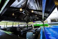 The Gold Beach Resort - bar