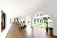 Hotel H4 El Paraíso - piscina