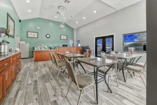 Rodeway Inn & Suites