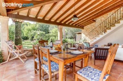 Restaurant Mena Photo