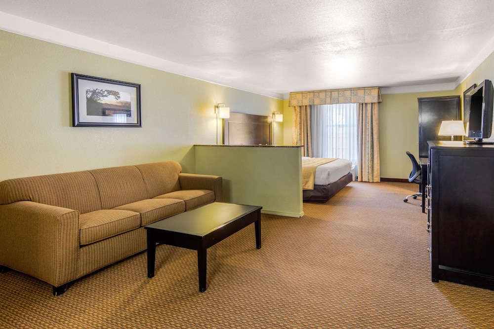 Quality Inn & Suites Gallup I-40 Exit 20