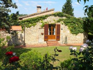Panoramic Villa in Tuscany Rolling Hill, Well Connected, Everyday New Journey to