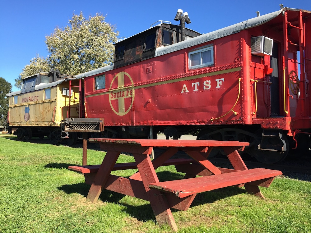 Red Caboose Motel & Restaurant