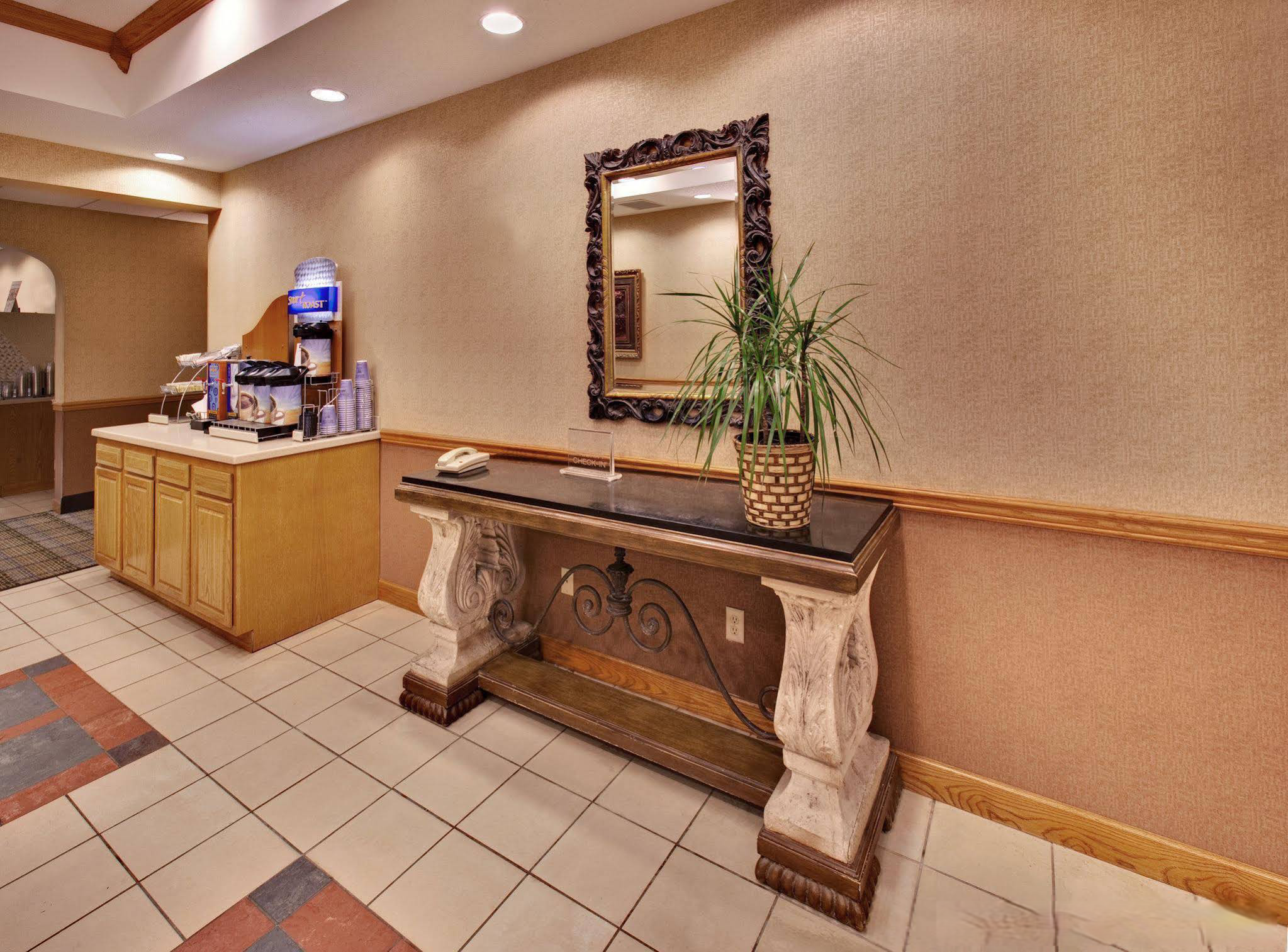 Holiday Inn Express & Suites Clinton, an Ihg Hotel