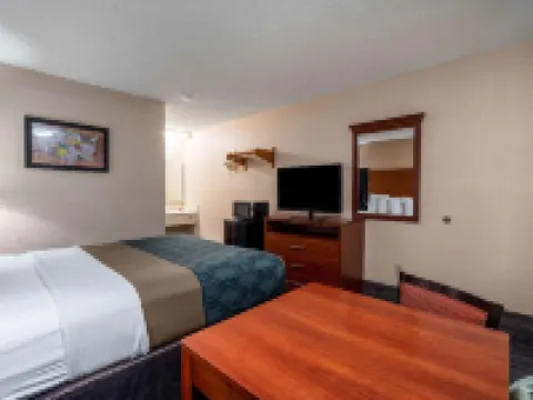Econo Lodge Inn & Suites Cayce I-26 Airport Hotels in Cayce