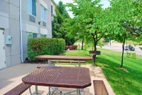 Extended Stay America Select Suites - St Louis - Airport - Central - Wifi