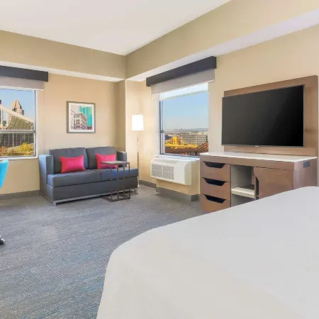 Hampton Inn & Suites Pittsburgh-Downtown