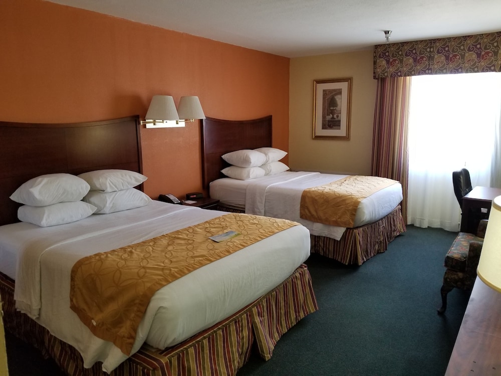 Days Inn & Suites by Wyndham Red Rock-Gallup