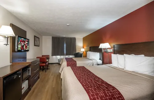 Red Roof Inn & Suites Hermitage فنادق في Shenango Township