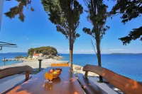 Apartment Located Directly on the Seaside, with Stunning Views and Seasight.