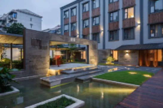 Home Inn Selected (Shanghai New International Expo Center Expo Park Branch) Hotels near Dongjiadu Catholic Church