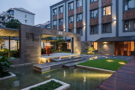 Home Inn Selected (Shanghai New International Expo Center Expo Park Branch) Отели рядом с достопримечательностью «Power Station of Art»