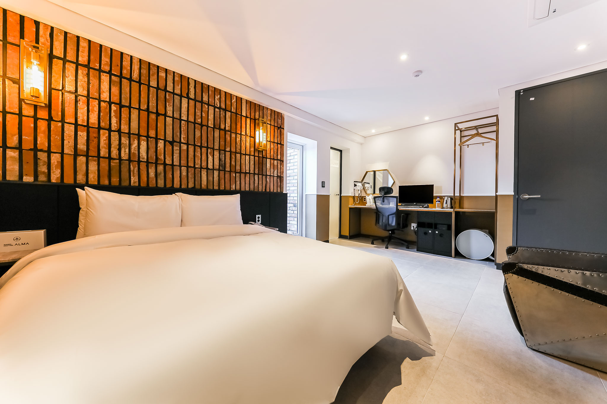 Alma Business Hotel Hotels in Jincheon-gun
