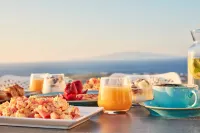 Elysian Santorini Hotels in Finikia